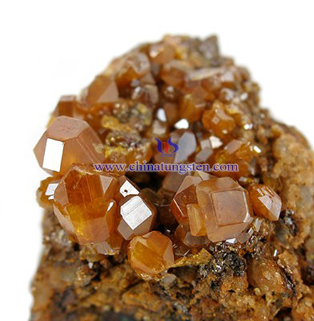 Stolzite Stolzite