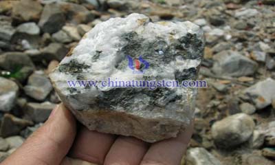 tungsten ore photo