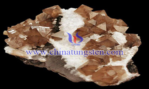 black and white mixed tungsten ore flotation image