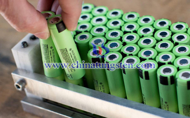lithium batteries image