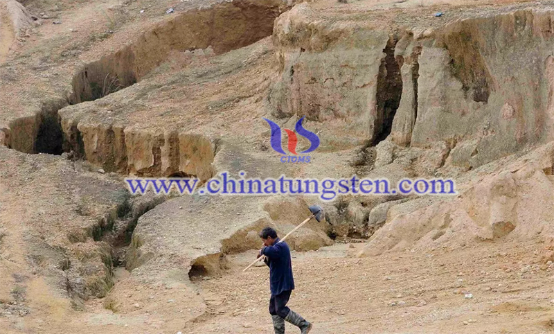 a rare earth mining area in Jiangxi image