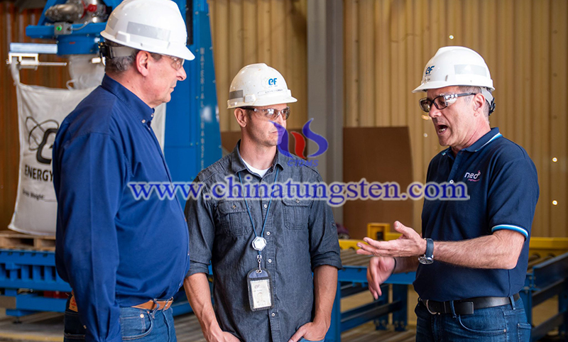 Neo CEO with associate and Mark Chalmers image