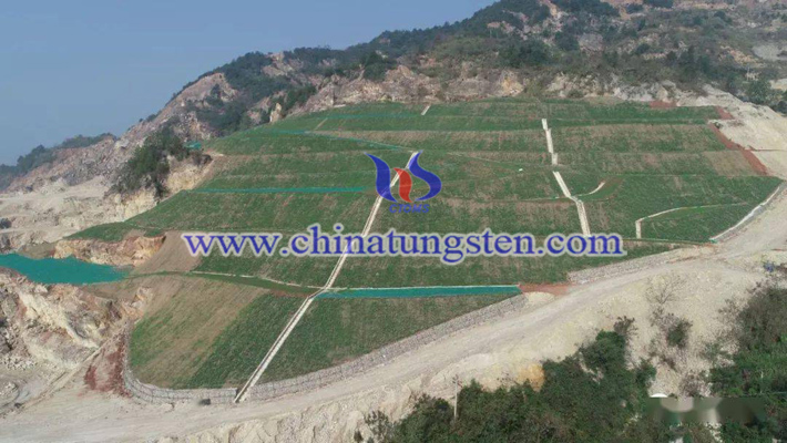 西华山钨矿地质环境恢复治理工程施工中图片