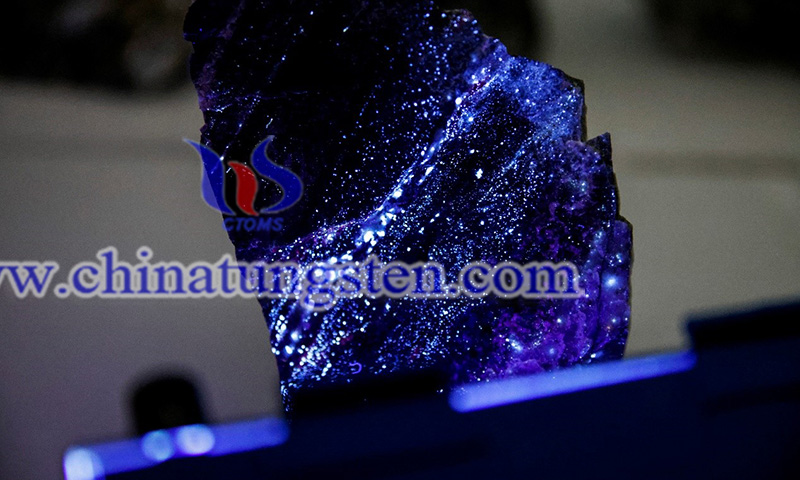 Tungsten ore shines blue light image