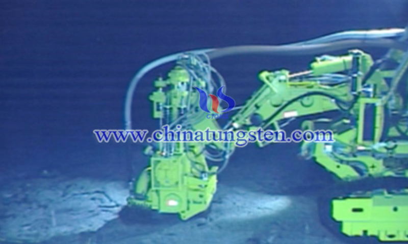 The JOGMEC test excavator on the seabed image