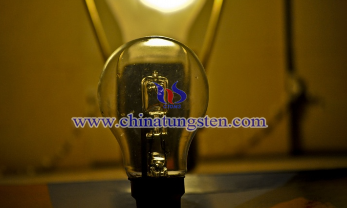 Bulb housing for iodine tungsten lamps